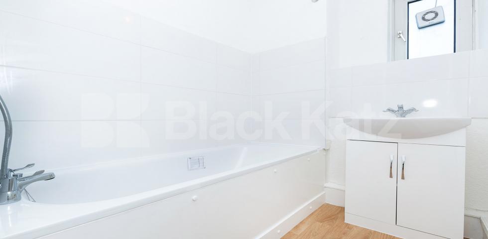 			PICTURES TO FOLLOW!, 3 Bedroom, 1 bath, 1 reception Flat			 Lindley Street, WHITECHAPEL E1